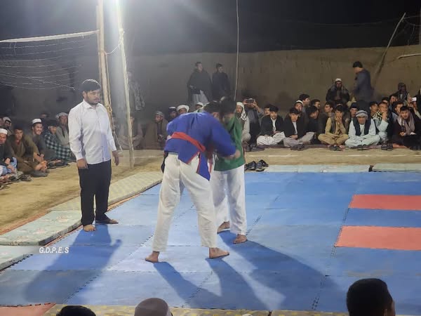 جوزجان؛ رقابت های کورش ميان ۶۰ ورزشکار در ولسوالی خواجه دوکوه برگزار شد