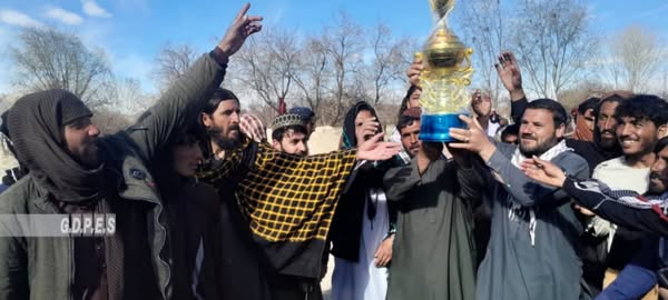 لوګر؛ برکي برک ولسوالۍ کې د ١٢ لوبډلو ترمنځ د توپ ډنډې سیالۍ پای ته ورسېدې