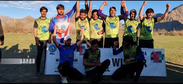 کابل؛ سوپر سټار لوبډلې د موسهي ولسوالۍ د ټېپبال کريکټ سیاليو اتلولۍ وګټله