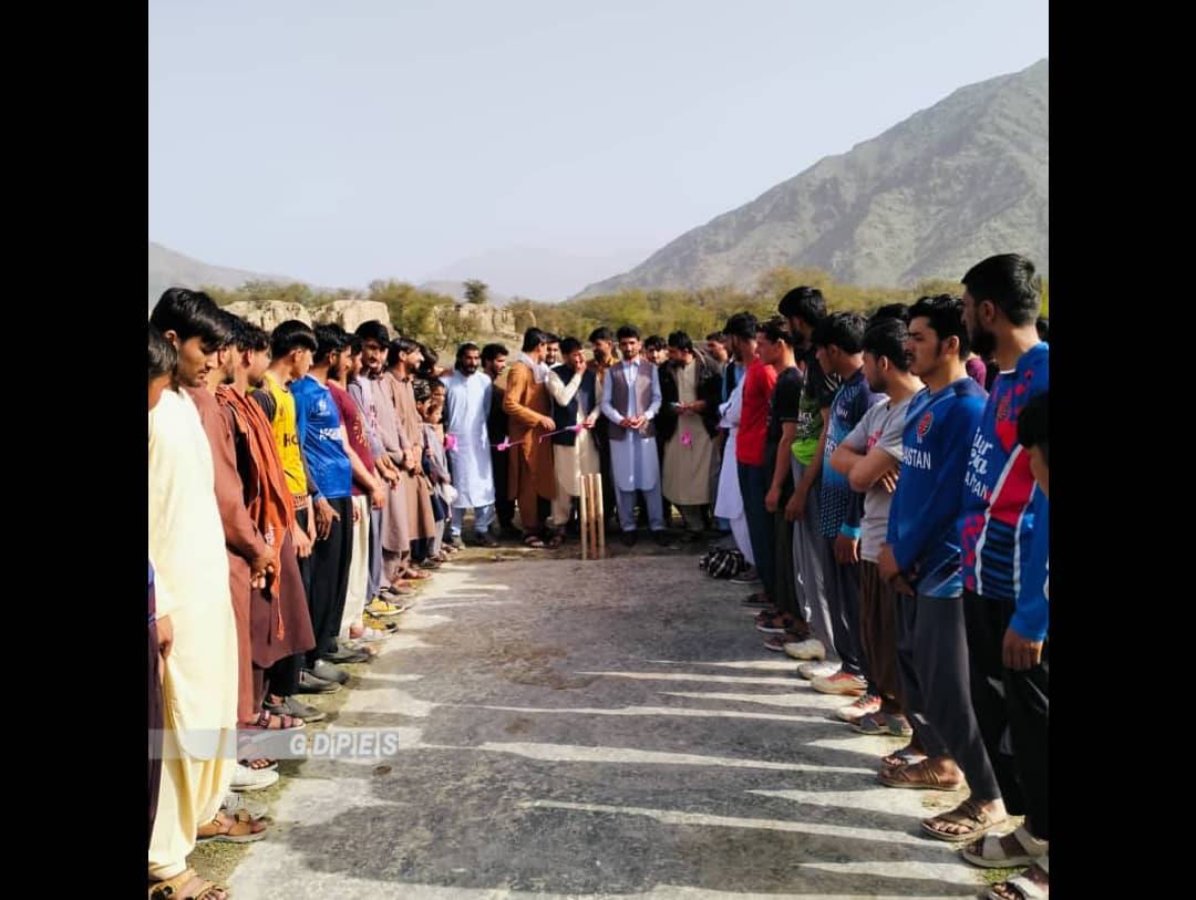 کونړ؛ سرکاڼو ولسوالۍ کې د ٢٠ لوبډلو ترمنځ د ټېپ بال کرېکټ سیالۍ پیل شوې