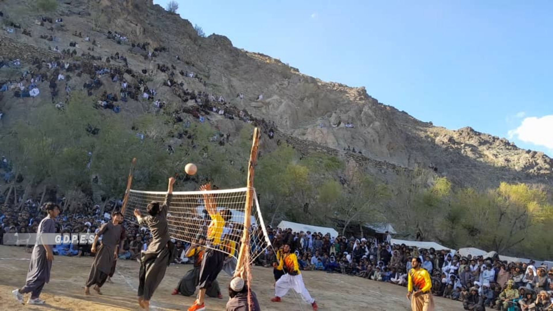 زابل؛ په ارغنداب ولسوالۍ کې ۱۶ لوبډلو ترمنځ د والیبال سیالۍ پای ته ورسېدې