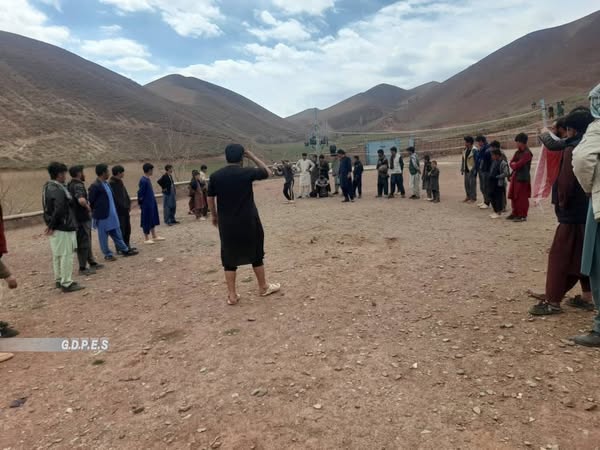 دایکندی؛ رقابتهای پرتاب سنگ میان ۱۵ تن در ولسوالی اشترلی برگزار شد