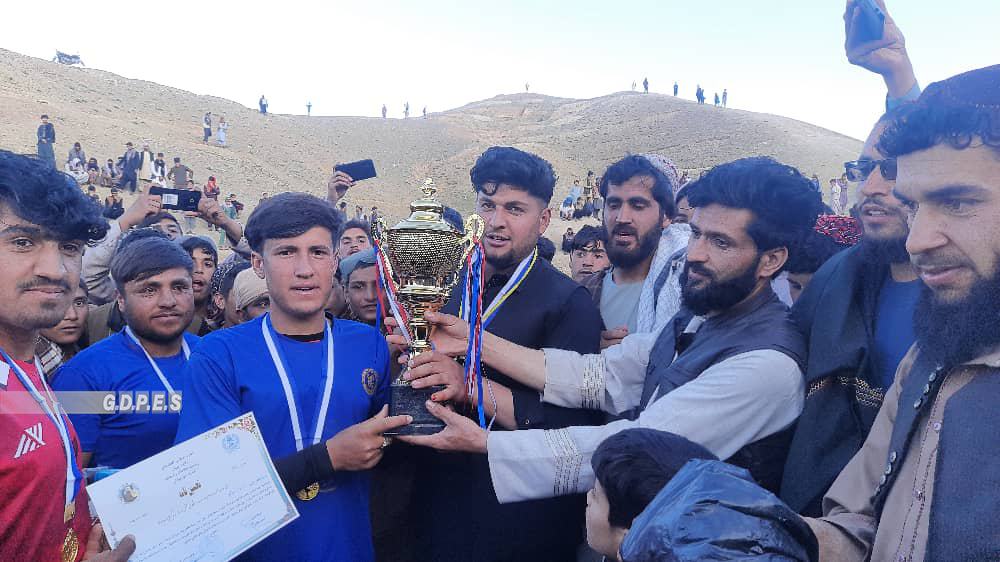 پروان؛ سیاګرد ولسوالۍ کې د ۱۸ لوبډلو ترمنځ د فوټبال سیالۍ پای ته ورسېدې
