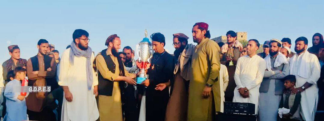 ننګرهار؛ ګوشتې ولسوالۍ کې د ١٦ لوبډلو ترمنځ د ټېپ بال کرېکټ سیالۍ پای ته ورسېدې