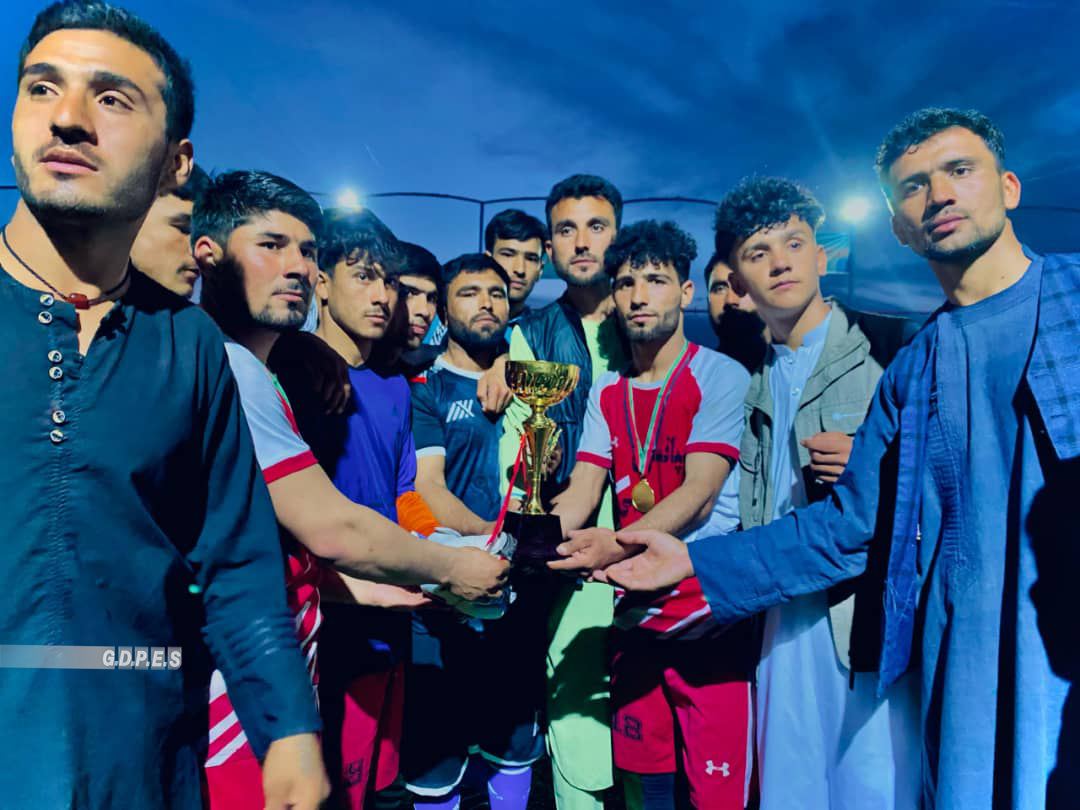 کندز؛ په امام صاحب ولسوالۍ کې د ۱۰ لوبډلو ترمنځ د فوټبال سيالۍ پای ته ورسېدې