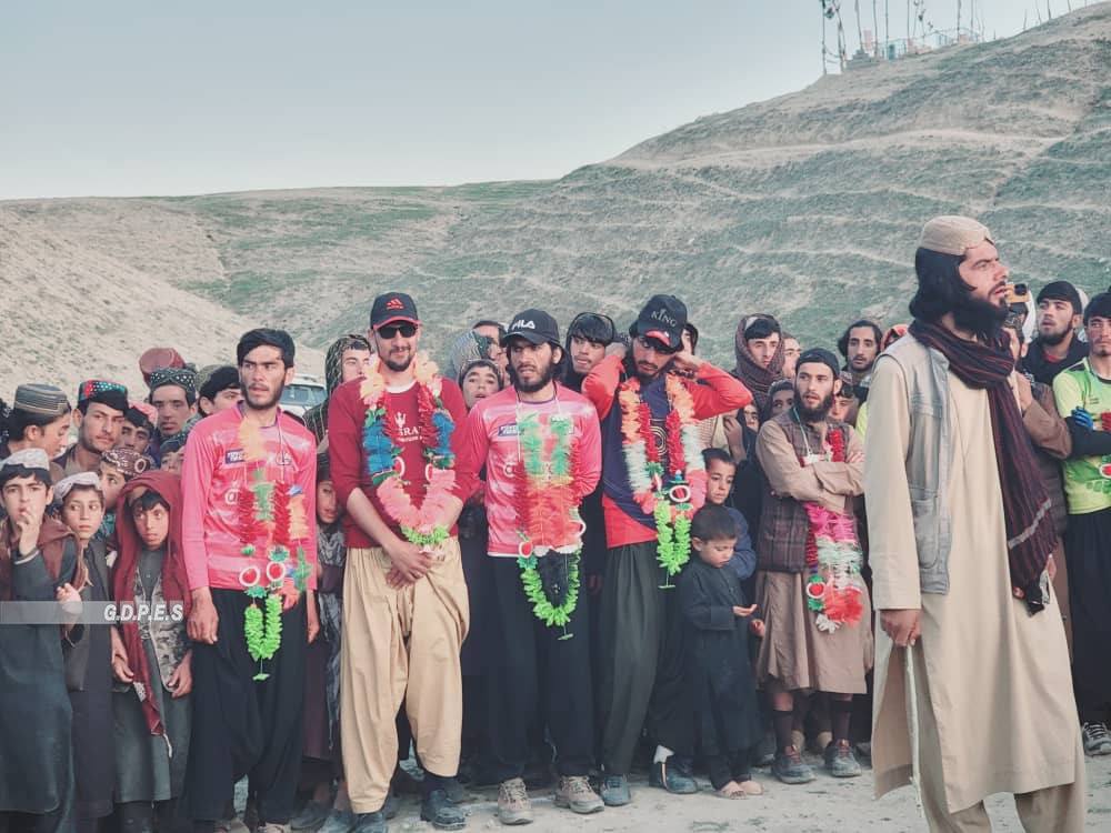 لوګر؛ خروار ولسوالۍ کې د ١٤ لوبډلو ترمنځ د ټېپ بال کرېکټ سیالۍ پای ته ورسېدې