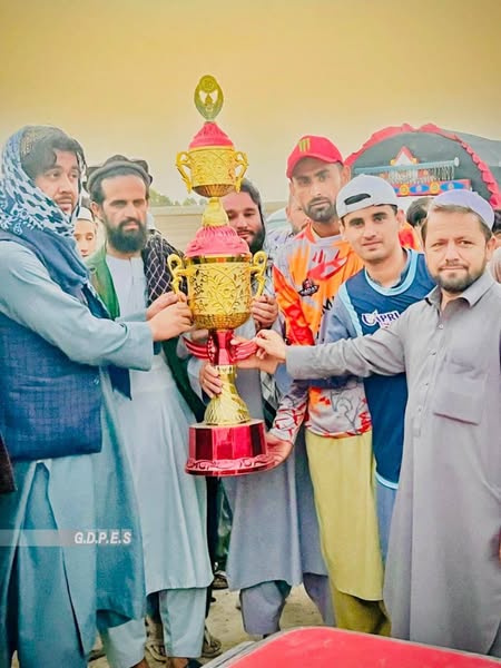 ننګرهار؛ شینوارو ولسوالۍ کې د ٤٨ لوبډلو ترمنځ د ټېپ بال کرېکټ سیالۍ پای ته ورسېدې
