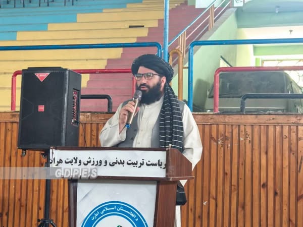 د ورزش ادارې عمومي رئیس د هرات د فدراسیونونو او ولسوالیو له ورزشي استازو سره ناسته وکړه