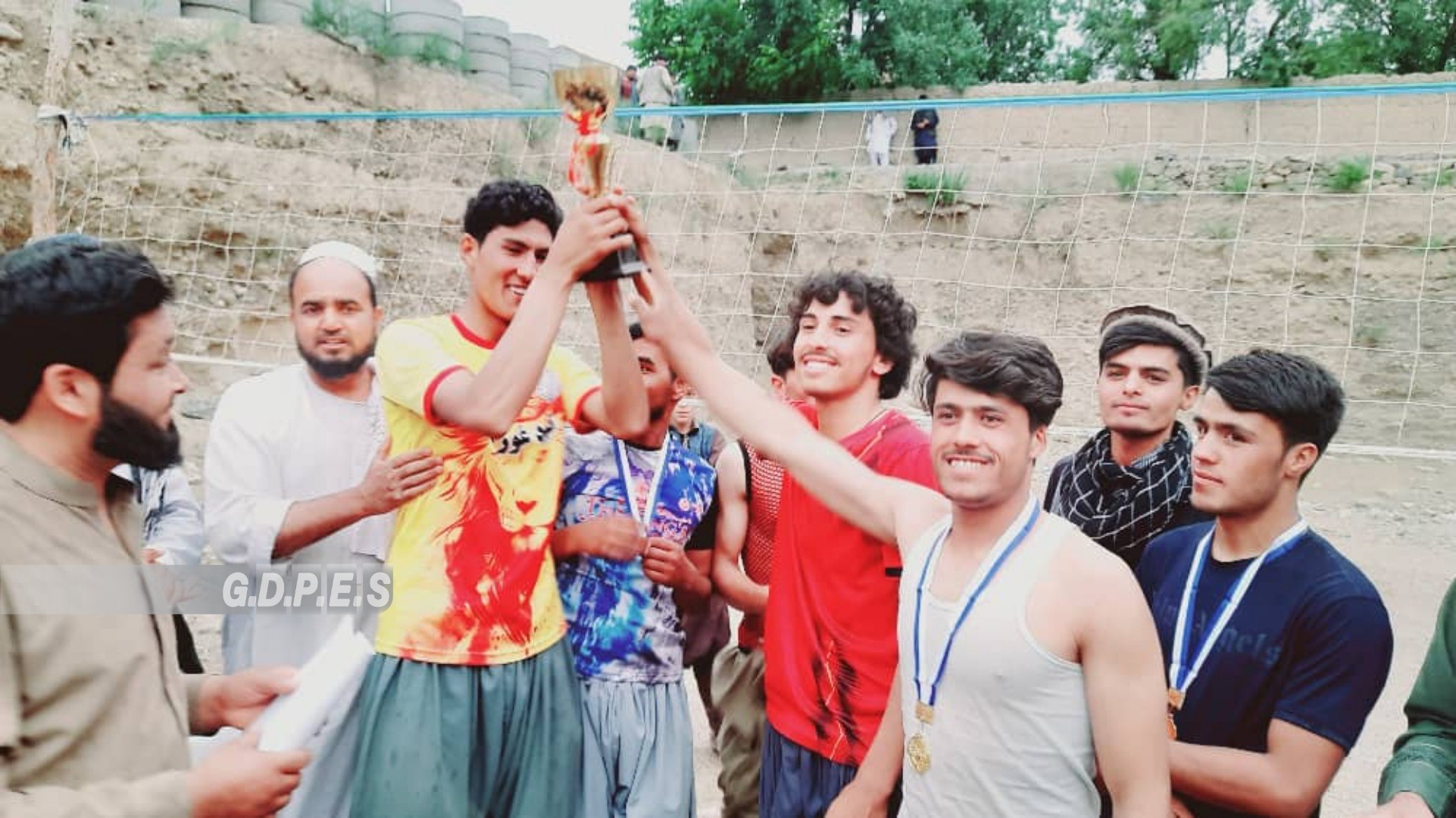 پروان کې د اتو لوبډلو ترمنځ د والیبال سیالۍ د شینواري ځوانانو لوبډلې په اتلولۍ پای ته ورسېدې