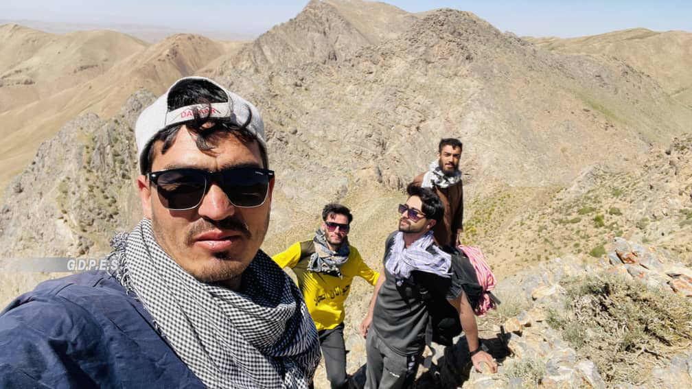 صعود تیم کوهنوردی ولسوالی تولک به سلسله کوه های کوته آب در غور