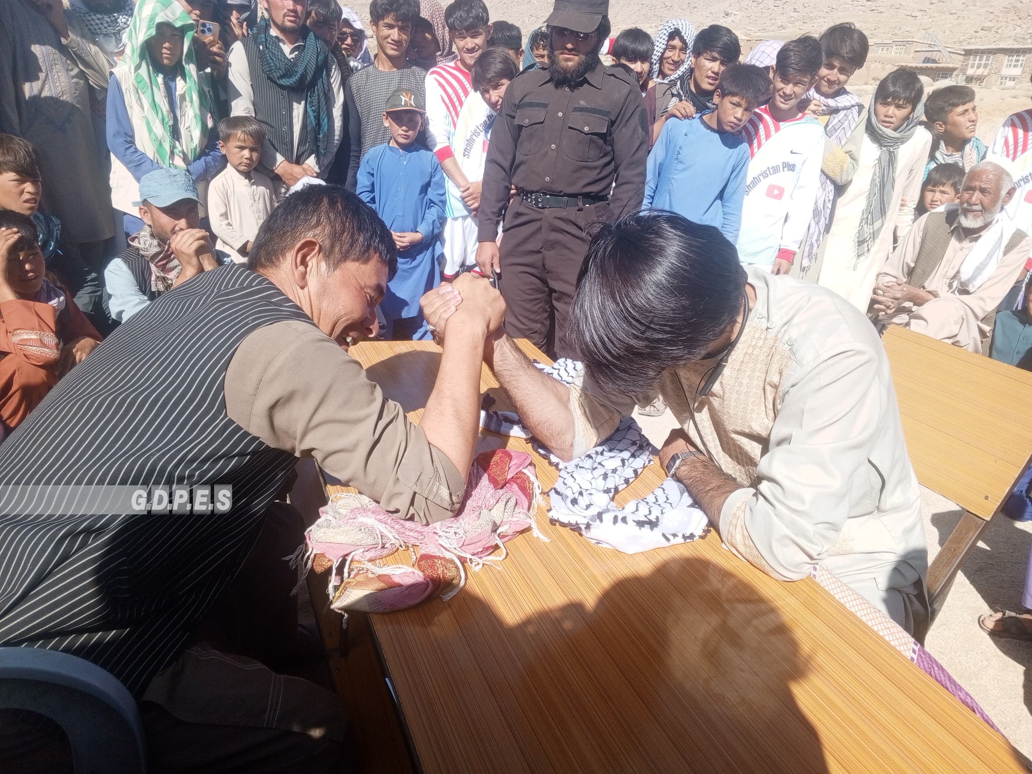 دایکندی؛ مسابقات دست کشتی با اشتراک ۱۸ ورزشکار در ولسوالی شهرستان برگزار گردید