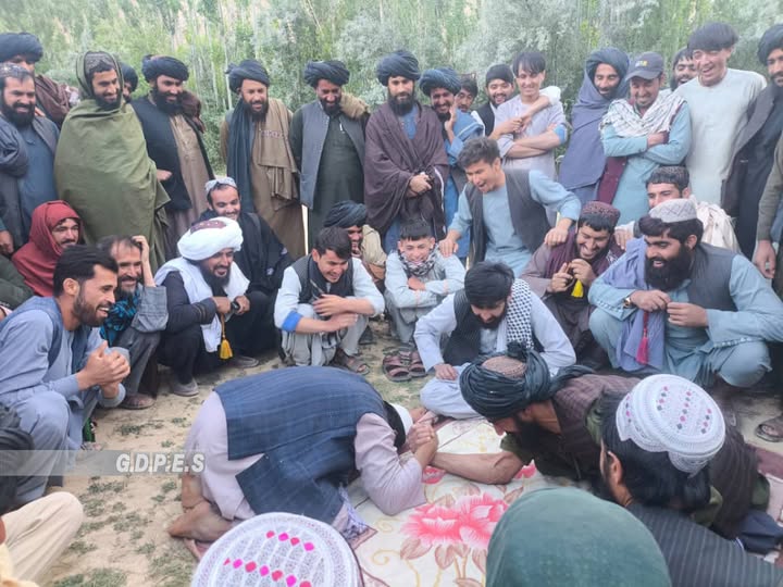 دایکندی؛ مسابقات دست کشتی با اشتراک ۲۶ ورزشکار در ولسوالی اشترلی برگزار گردید