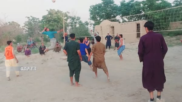 بلخ؛ چهاربولک ولسوالۍ کې د څلورو لوبډلو ترمنځ د واليبال سيالۍ پای ته ورسېدې