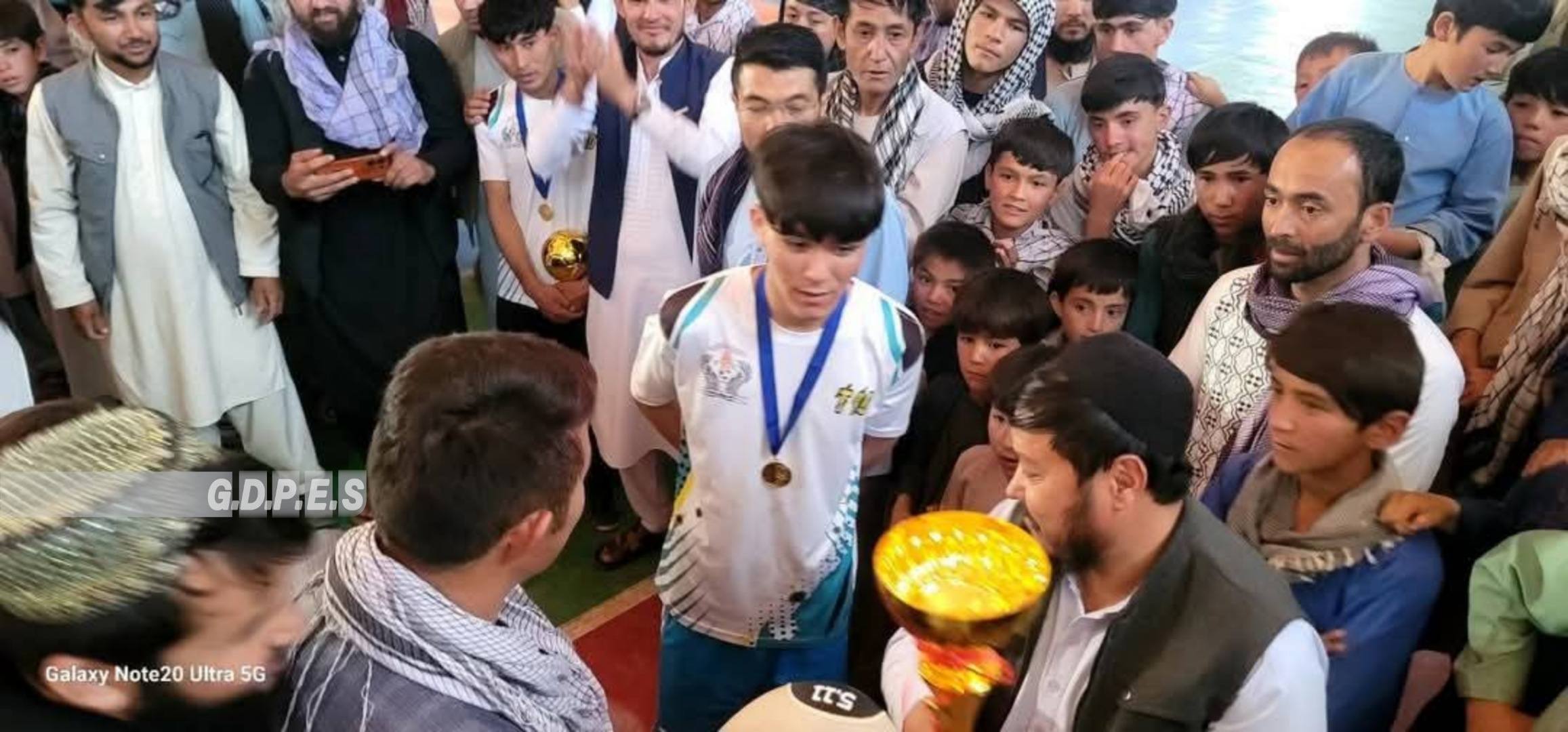 دایکندي کې د ۱۰ لوبډلوترمنځ د فوټسال سیالۍ د طوفان دشت لوبډلې په اتلولۍ پای ته ورسېدې