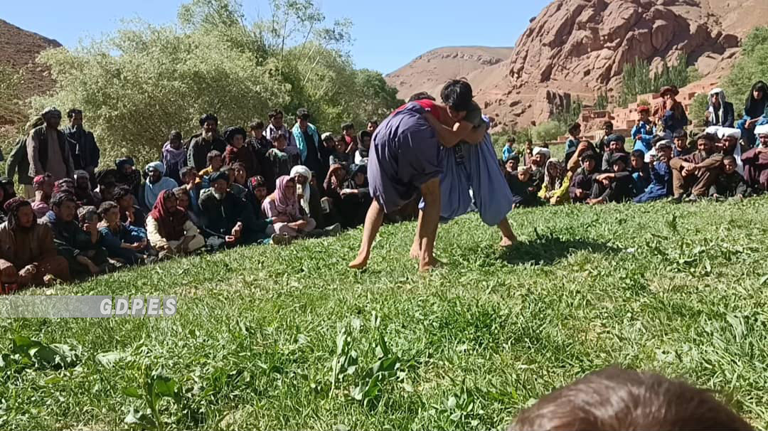 غور؛ مسابقات پهلوانی کورش با اشتراک ۳۵ ورزشکار در ولسوالی تولک برگزار گردید