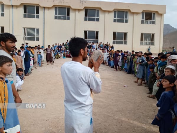 دایکندی؛ مسابقات پرتاب سنگ با اشتراک ۳۰ ورزشکار در ولسوالی کیتی برگزار گردید