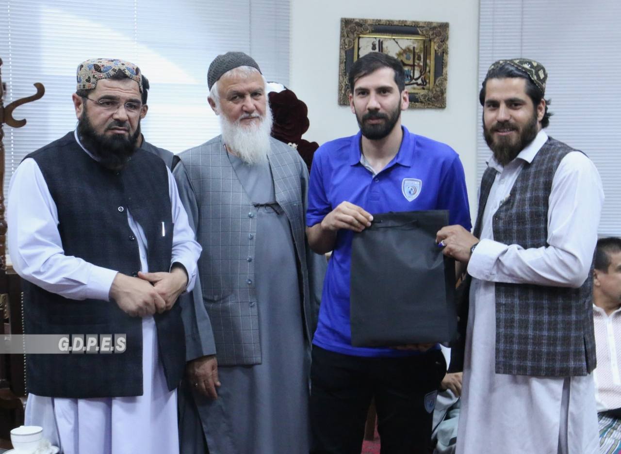 کابل، صداقت فوټسال لوبډلې د هېواد د ورزش ادارې له رهبرۍ سره وليدل