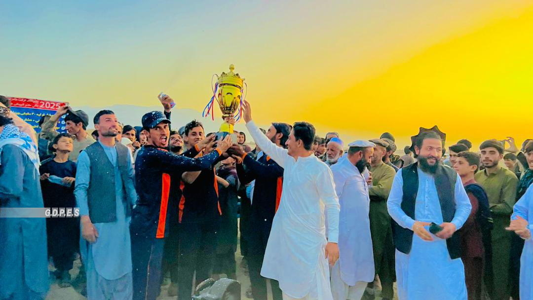 ننګرهار؛ پچیراګام ولسوالۍ کې د ١٦ لوبډلو ترمنځ د ټېپ بال کرېکټ سیالۍ پای ته ورسېدې