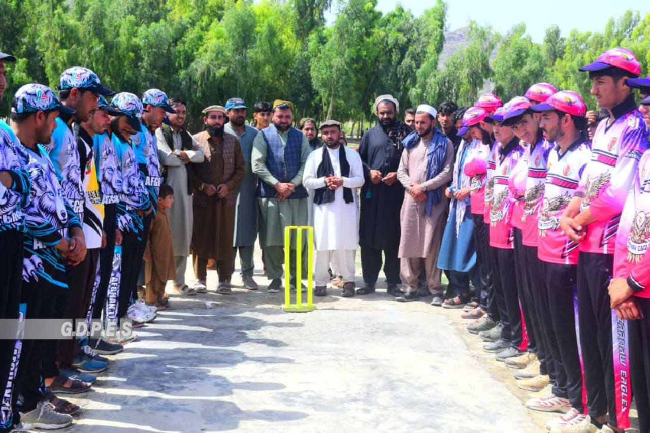 ننگرهار؛ مومندرې ولسوالۍ کې د ۶۶ لوبډلو ترمنځ د ټېپ بال کرکټ سيالۍ پيل شوې