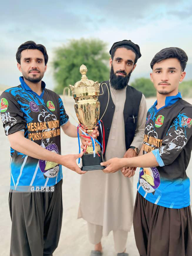 ننګرهار؛ حصارک ولسوالۍ کې د لسو لوبډلو ترمنځ د ټېپ بال کرېکټ سیالۍ پای ته ورسېدې