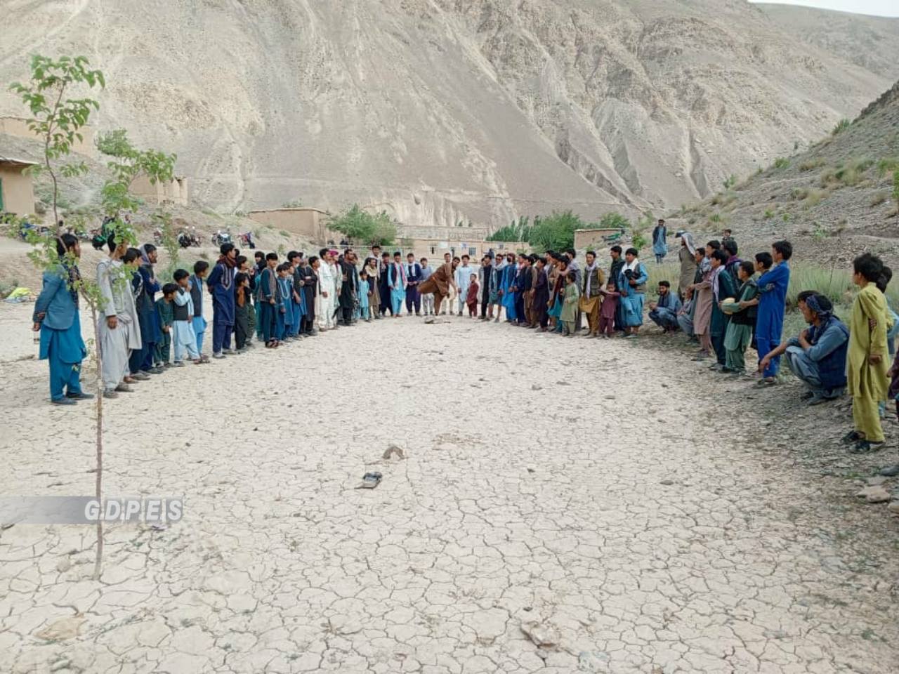 دایکندی؛ مسابقات پرتاب سنگ با اشتراک ۲۸ ورزشکار در ولسوالی خدیر برگزار گردید