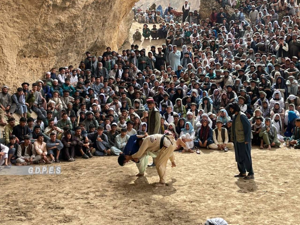 بلخ؛ مسابقات پهلوانی کورش با اشتراک ۱۰۰ ورزشکار در ولسوالی شورتپه برگزار گردید