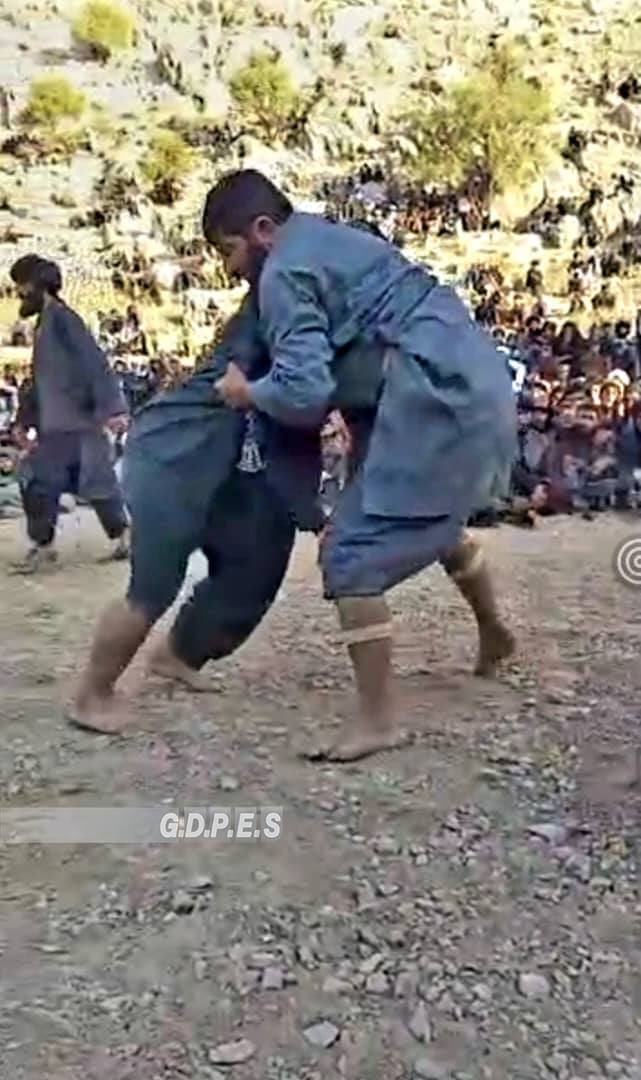 ارزګان؛ چوره ولسوالۍ کې د ۶۰ ورزشکارانو ترمنځ د سيمه ييزې غېږ نيونې سيالۍ ترسره شوې