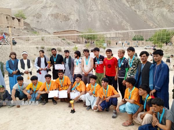 دایکندی؛ مسابقات والیبال با اشتراک هشت تیم با قهرمانی تیم منتخب خدیر به پایان رسید