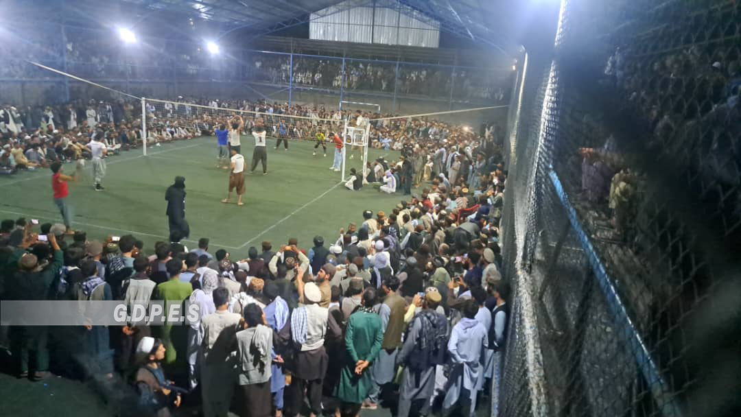 تیم زدران قوبی قهرمان رقابت‌های والیبال میان ۱۴ تیم در ولسوالی نهرین بغلان شد