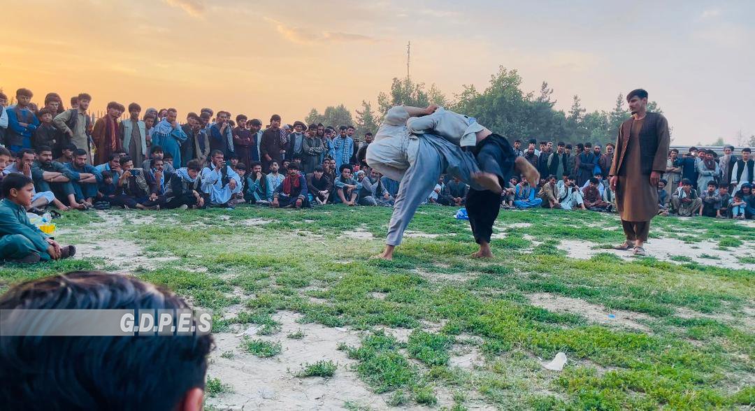تخار؛ برگزاری رقابت های کشتی محلی میان ۵۰ در شهر تالقان