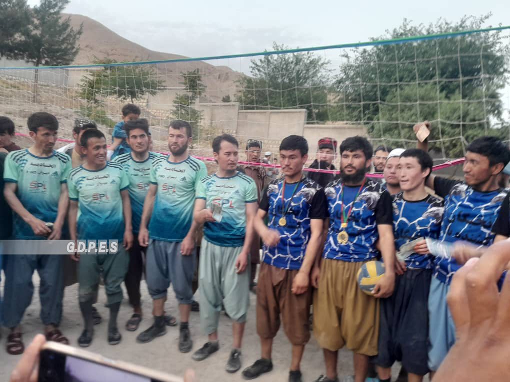 بلخ؛ مسابقات والیبال میان هشت تیم در ولسوالی کشنده با قهرمانی تیم اتحادیه به پایان رسید