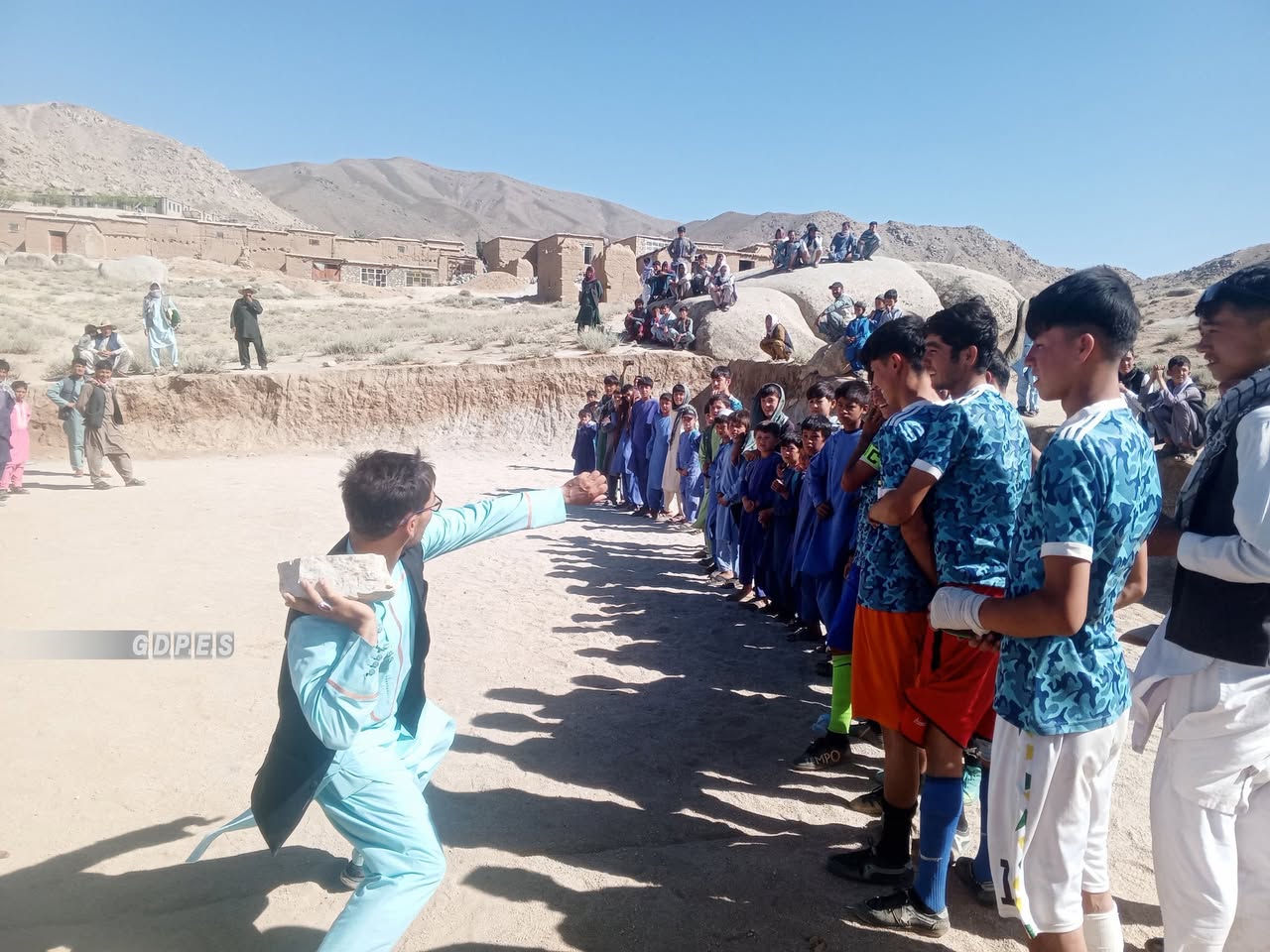 دایکندی؛ مسابقات پرتاب سنگ با اشتراک ۲۳ ورزشکار در ولسوالی شهرستان برگزار گردید