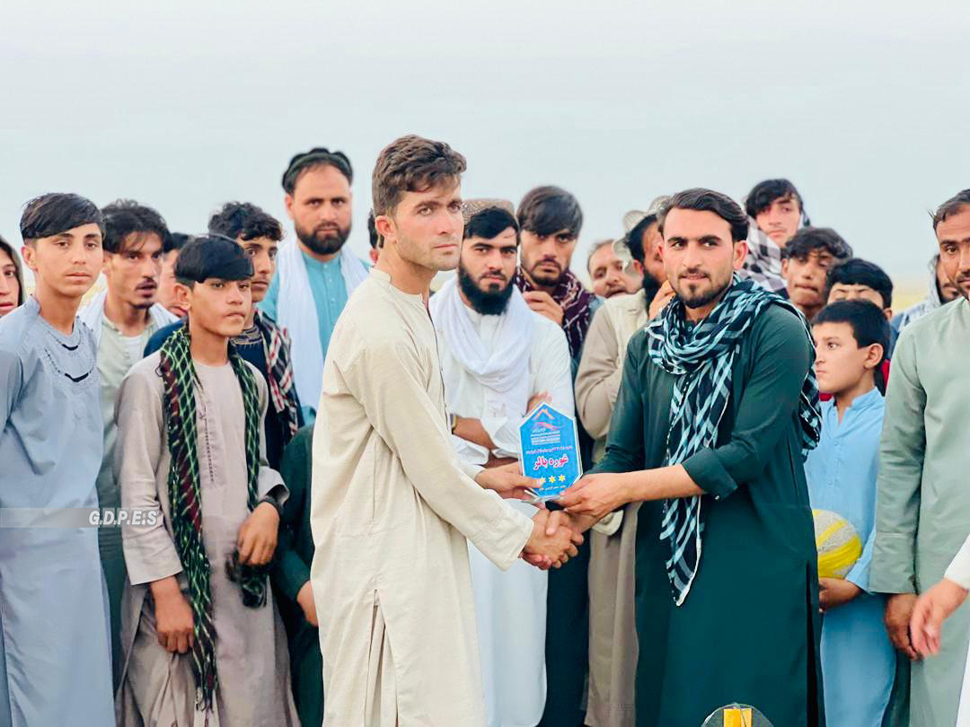 ننګرهار؛ کوټ ولسوالۍ کې د څلوېښت لوبډلو ترمنځ د ټېپ بال کرېکټ سیالۍ پای ته ورسېدې