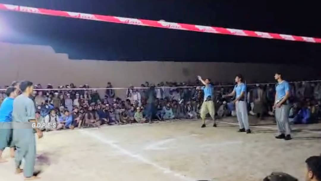 بلخ؛ چاهي ولسوالۍ کې د لسو لوبډلو ترمنځ د واليبال سيالۍ پای ته ورسېدې