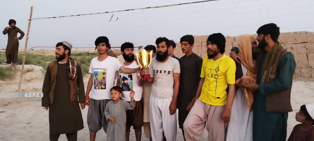 بلخ؛ چهاربولک ولسوالۍ کې د اتو لوبډلو ترمنځ د واليبال سيالۍ پای ته ورسېدې