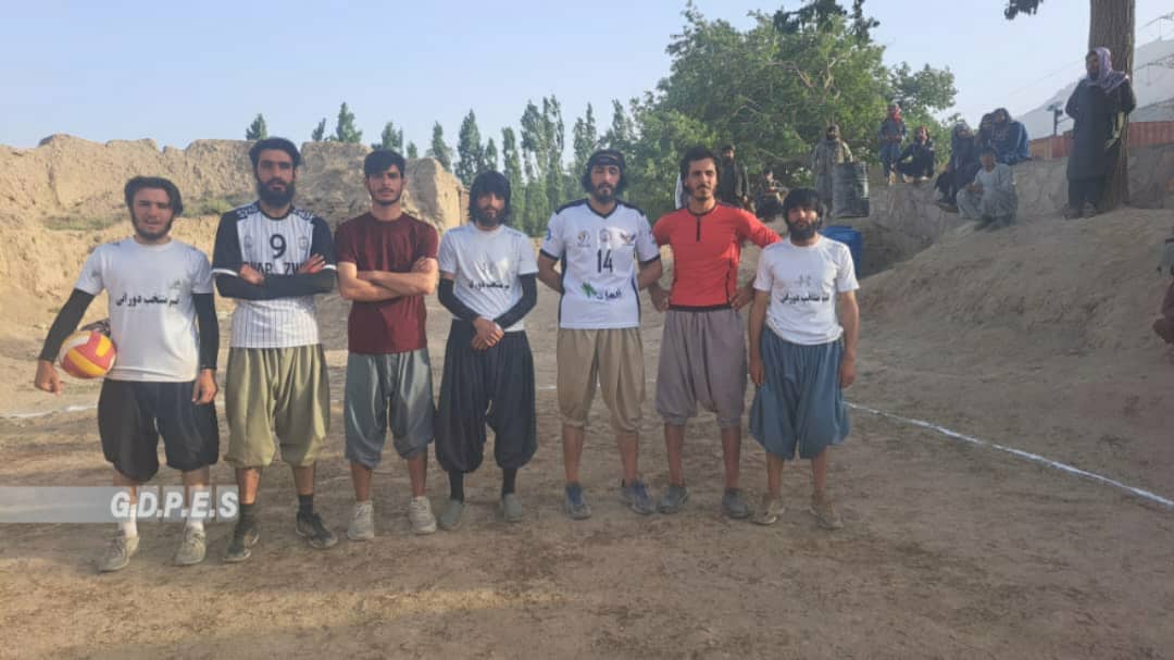 میدان وردګ؛ نرخ ولسوالۍ کې د لسو لوبډلو ترمنځ د والیبال سیالۍ پای ته ورسېدې