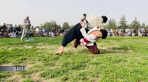 تخار؛ برگزاری رقابت های کشتی محلی در شهر تالقان