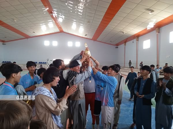 تیم فوتسال لیسه رباط دشت قهرمان جام وحدت معارف در دایکندی شد
