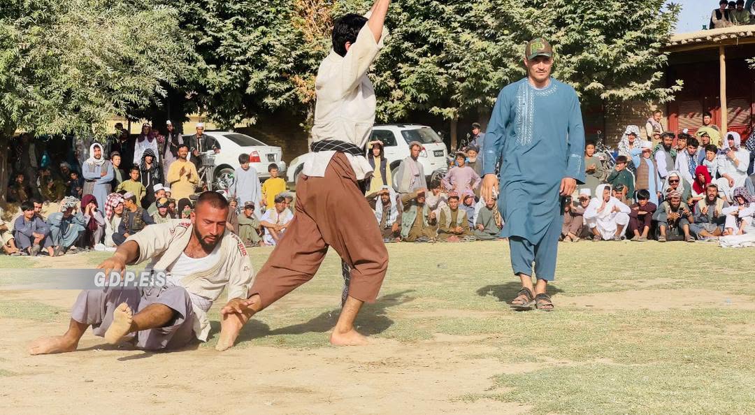تخار؛ بهارک ولسوالۍ کې د ۹۰ پهلوانانو ترمنځ د سيمهییزې غېږنيونې سيالۍ ترسره شوې