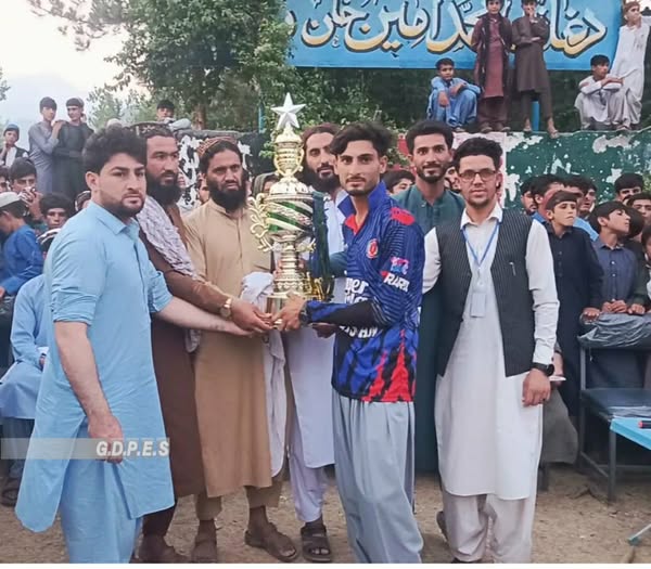 کونړ؛ وټه پور ولسوالۍ کې د شل لوبډلو ترمنځ د ټېپ بال کرېکټ سیالۍ پای ته ورسېدې