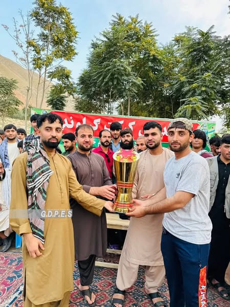 بغلان؛ مرکز پلخمري ښار کې د ٢٤ لوبډلو ترمنځ د ټېپ بال کرېکټ سیالۍ پای ته ورسېدې