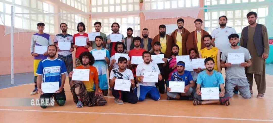 سمینار داوری والیبال با اشتراک ۲۲ تن در غزنی پایان یافت
