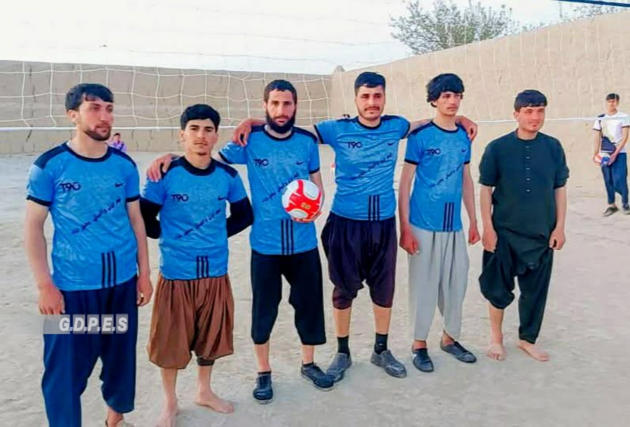 بلخ؛ چهار بولک ولسوالۍ کې د اتو لوبډلو ترمنځ د واليبال سیالۍ پای ته ورسېدې