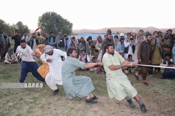 تیم ریسمان کشی طوفان قهرمان مسابقات ولسوالی دولتیار غور شد