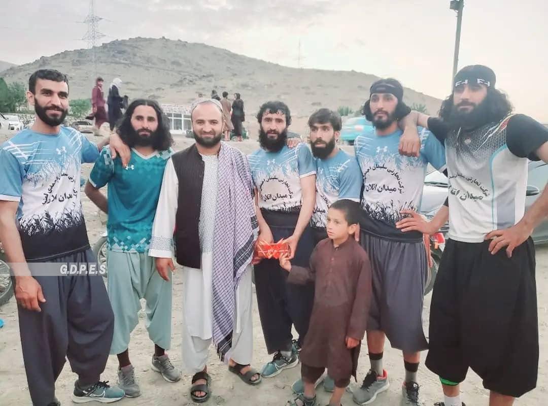 بلخ ؛ دولت آباد ولسوالۍ کې د لسو لوبډلو ترمنځ د واليبال سیالۍ پای ته ورسېدې