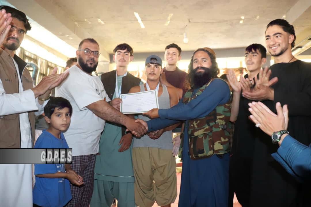 غور؛ مسابقات دست کشتی با اشتراک ۲۰ ورزشکار در مرکز برگزار گردید