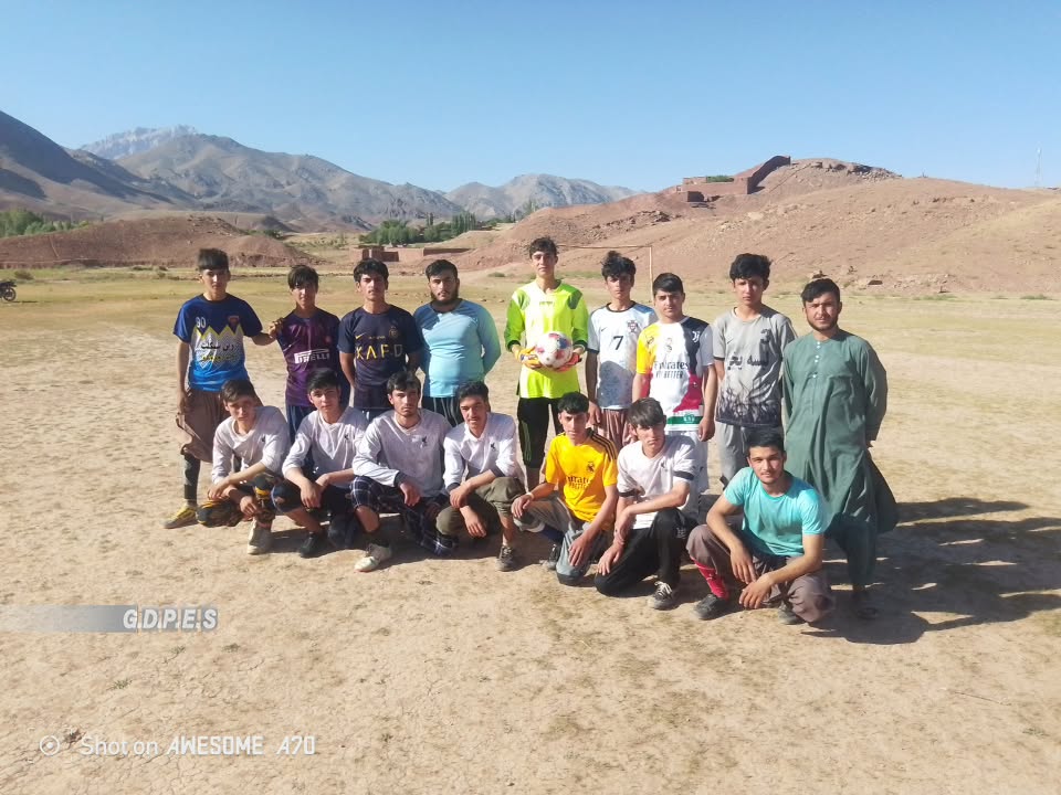 غور؛ تيوره ولسوالۍ کې د شپږو لوبډلو ترمنځ د نويو ځوانانو له اوولس کلنو کم عمره د فوټبال سيالۍ پيل شوې