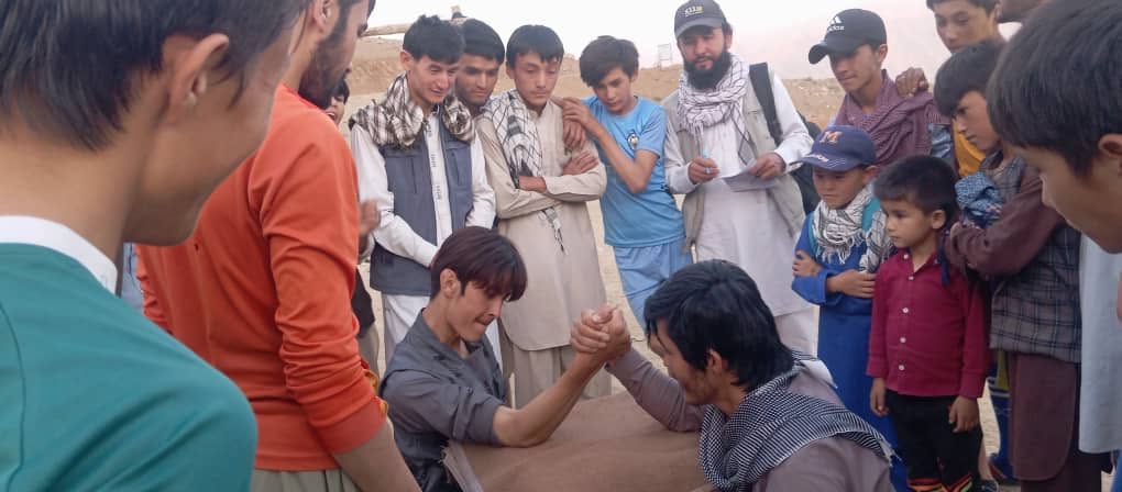 دایکندي؛ اشترلي ولسوالۍ کې د ۲۰ ورزشکارانو ترمنځ د لاس چپه کولو سیالۍ ترسره شوې