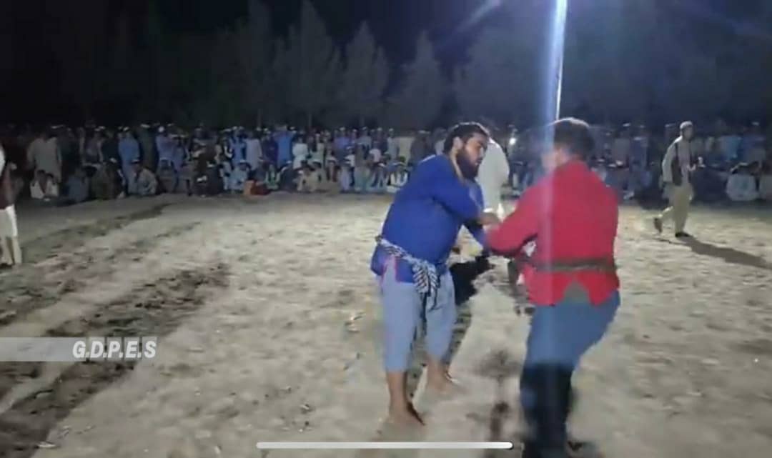 بلخ؛ مسابقات پهلوانی کورش با اشتراک ۶۰ ورزشکار در ولسوالی شورتپه برگزار گردید