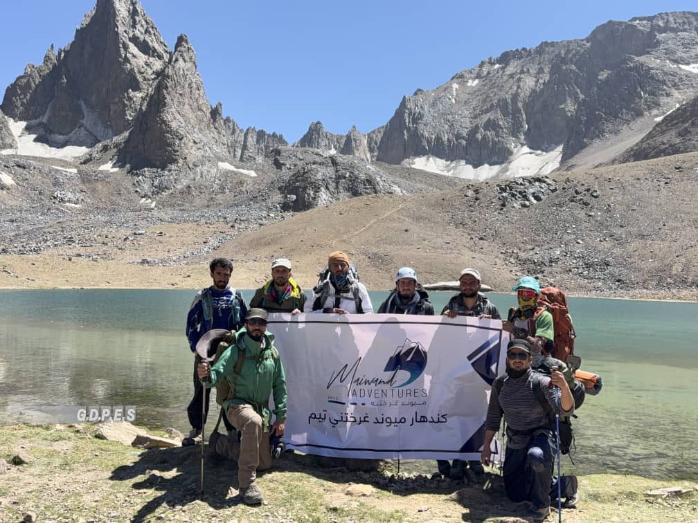 صعود کوهنوردان تیم میوند کندهار به بلند ترین قله شاه فولادی در بامیان